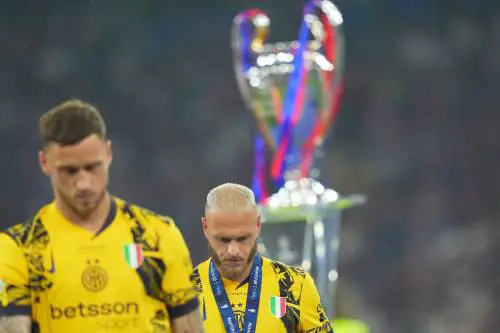 Lo sgarbo di Acerbi e gli interisti bolliti. L'Italia è avvolta dalle scorie di Monaco
