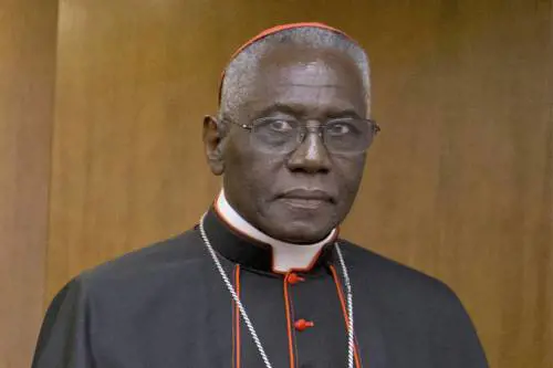 "La tradizione è il motore della Chiesa. Eutanasia in Francia? Non hanno diritto"