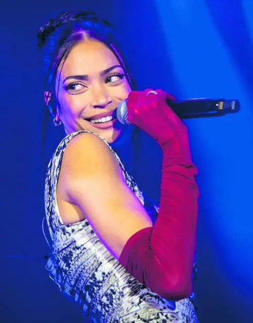 Elodie e la foto di nudo integrale: esplode la polemica