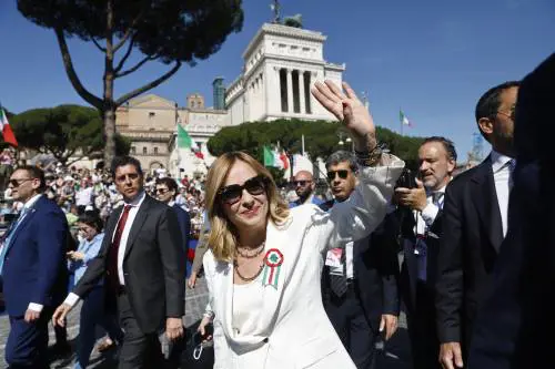 Meloni celebra il 2 giugno: "Onorare chi ha dato la vita per l'Italia"
