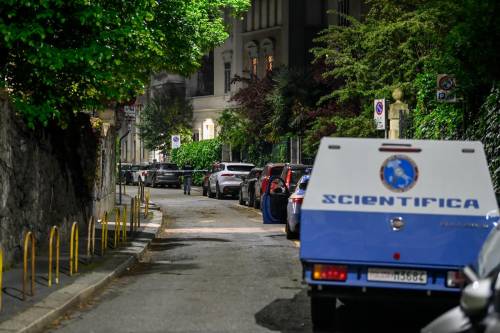 Orrore a Bologna: uccisi due uomini a coltellate. Fermato il coinquilino all'aeroporto di Barcellona