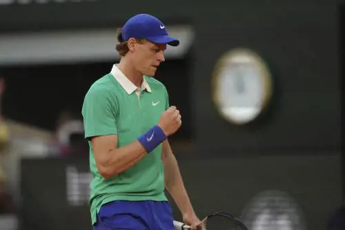 Roland Garros, Sinner straripante: batte Rublev in tre set e vola ai quarti