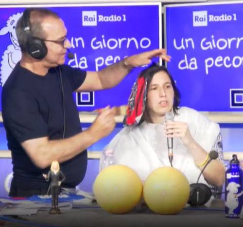 https://img.ilgcdn.com/sites/default/files/styles/md/public/foto/2025/06/03/1748973427-schlein-si-tinge-rosso-i-capelli.JPG?_=1748973427