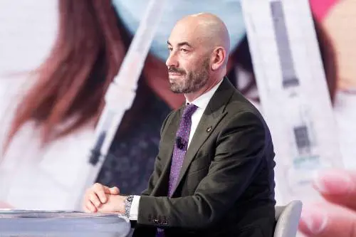 "La politica si indigna ma tace sui medici. Su Facebook mi faccio giustizia da solo"