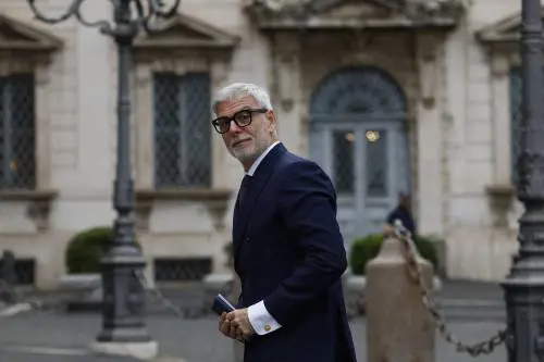 Mollicone attacca il film di Sorrentino: "Il governo è contro l'eutanasia"