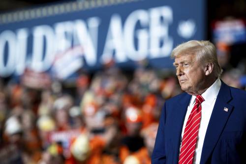 Mosca chiude a Trump: "No al vertice a tre". Il tycoon: "Non informato sui raid in Siberia"