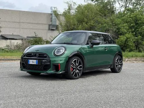 Mini John Cooper Works: anima ribelle e cuore raffinato, ma serve “più voce”