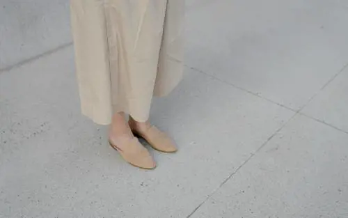 Sette errori di outfit se indossi le scarpe basse a 50 anni