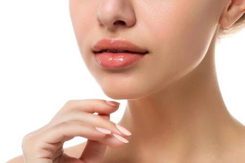 https://img.ilgcdn.com/sites/default/files/styles/md/public/foto/2025/06/06/labbra_botox_free.jpeg?_=1749204003