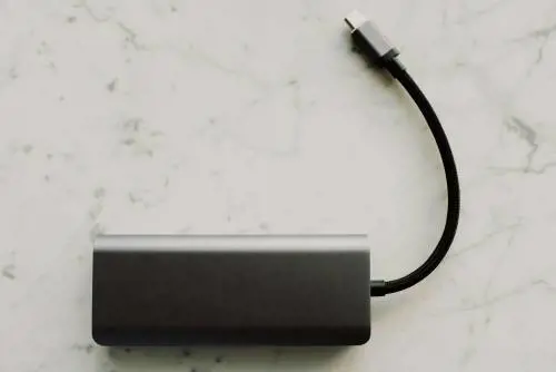 Si può portare il powerbank in aereo? Da Rayanair a Easyjet, tutto quello che c'è da sapere 