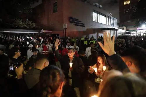 Choc in Colombia, spari contro il candidato alle presidenziali: Miguel Uribe in fin di vita