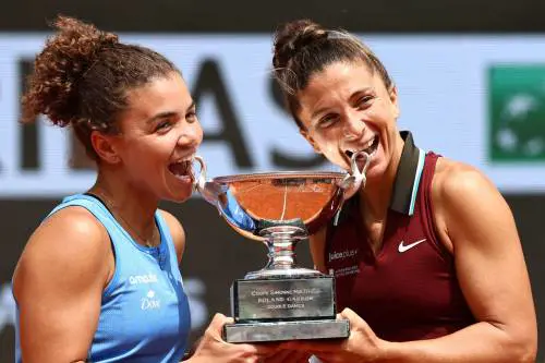 Roland Garros, Sara Errani e Jasmine Paolini campionesse: la coppia d'oro vince in tre set
