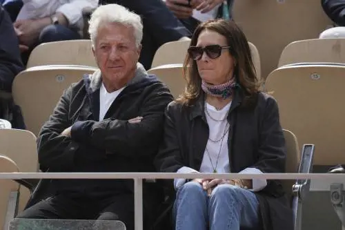 Dustin Hoffman insieme alla moglie Lisa Gottsegen, assistono alla finale del Roland Garros di tennis