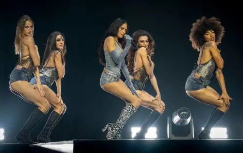 "Mio marito passa le ore a guardare i video di Elodie e Dua Lipa"