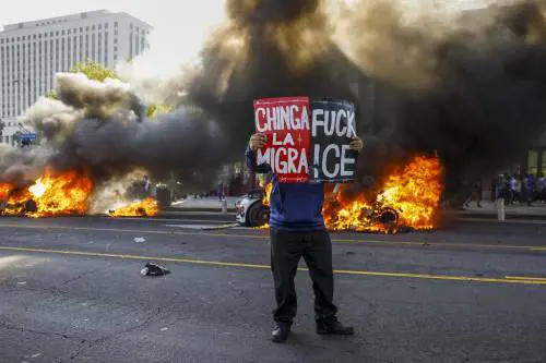 Los Angeles nel caos. Latinos in rivolta. E Trump invia la Guardia nazionale