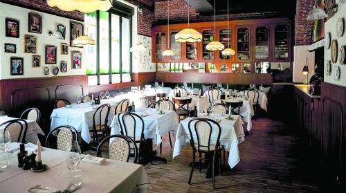 Accogliente con tocchi vintage. Un'osteria davvero... Speciale
