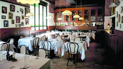 Accogliente con tocchi vintage. Un'osteria davvero... Speciale