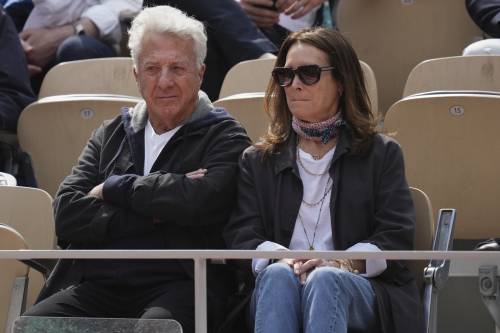 Parata di vip al Roland Garros per la finale tra Alcaraz e Sinner: le immagini più belle