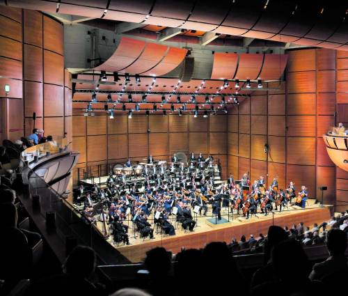 La Sinfonica tra note audaci e capolavori senza tempo