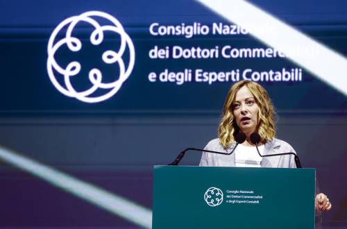 Meloni: “Taglieremo le tasse al ceto medio”