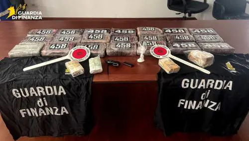 Beccato con 25 chili cocaina. Ma il gip non lo manda in carcere: ecco perché