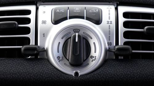 Aria condizionata in auto, occhio alle multe: ecco quando non va lasciata accesa