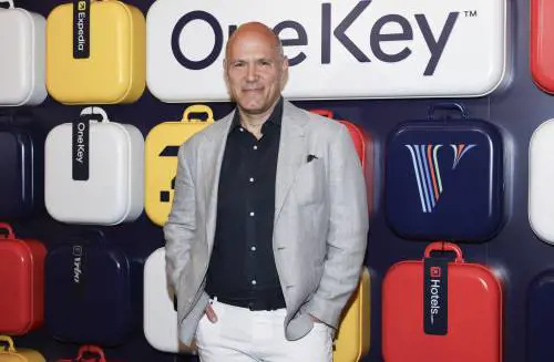 Arriva lo zio d'America: salvo il gruppo La Perla