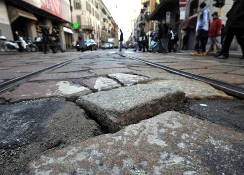 Basta pavé in Porta Romana, via De Amicis e Spadari. Sala: "Rischi per le due ruote£