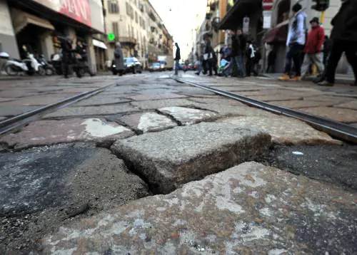 Basta pavé in Porta Romana, via De Amicis e Spadari. Sala: "Rischi per le due ruote£
