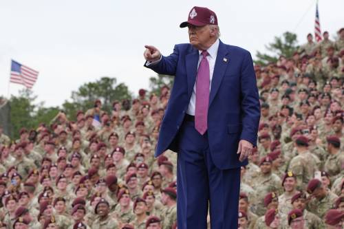 https://img.ilgcdn.com/sites/default/files/styles/md/public/foto/2025/06/11/1749625190-donald-trump.jpeg?_=1749625190