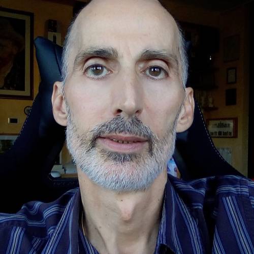 https://img.ilgcdn.com/sites/default/files/styles/md/public/foto/2025/06/11/1749633283-daniele-pieroni-poeta-premiato-sezione-poesia-e.jpg?_=1749633283