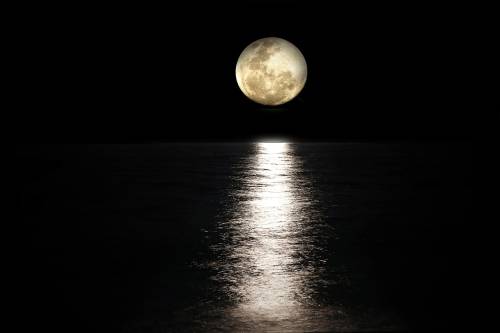 https://img.ilgcdn.com/sites/default/files/styles/md/public/foto/2025/06/11/1749633947-moon-2762111-1280.jpg?_=1749633947