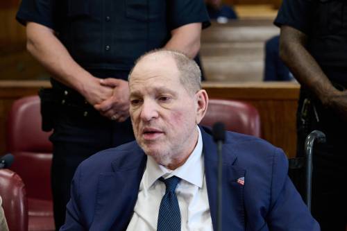 Harvey Weinstein condannato per aggressione sessuale. Stallo sullo stupro