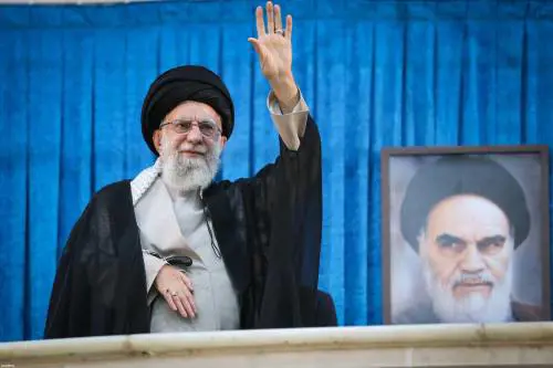 "Non scapperà a Mosca": così Khamenei cerca di sfuggire ai raid di Israele
