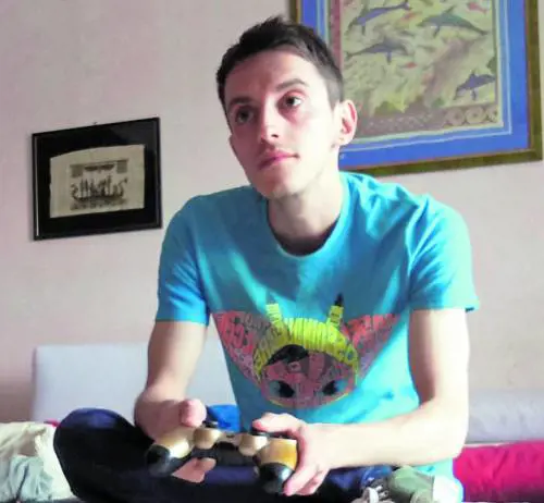 "È stato lui ad aggredirmi". E la madre di Manuel insorge