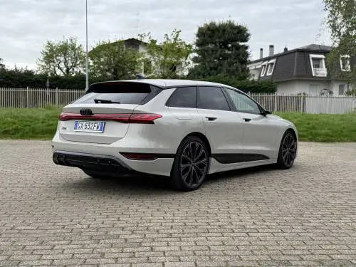 Audi S6 e-tron: guarda la gallery della super SW elettrica da oltre 500 CV
