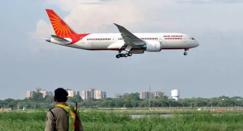 Air India, nuovo problema a un Boeing 787: rientro immediato a Hong Kong