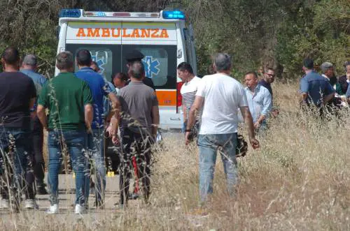 Scappano all'alt e sparano sui militari: carabiniere ucciso a Brindisi. Morto uno dei fuggitivi