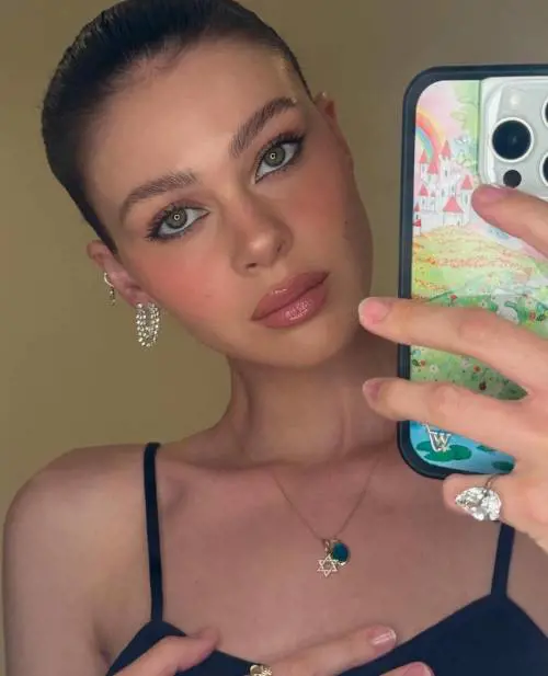 Nicola Peltz, chi è la moglie di Brooklyn Beckham che ha scatenato la lite con i genitori di lui