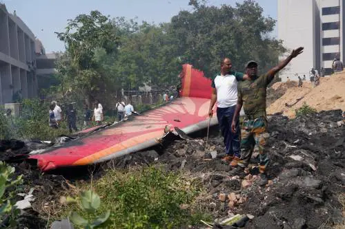 Air India, la "guerra" sulle responsabilità: quali sono le versioni sulle cause dell’incidente