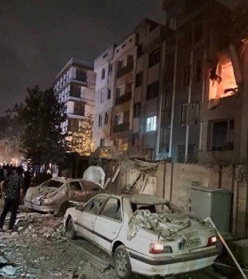 https://img.ilgcdn.com/sites/default/files/styles/md/public/foto/2025/06/13/1749793844-attacco-israeliano-iran.jpeg?_=1749793979