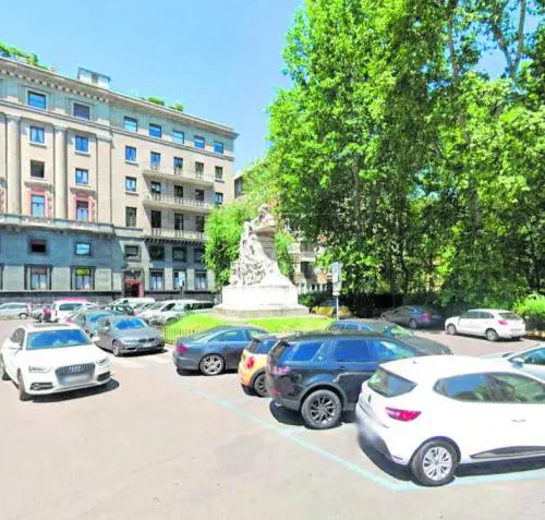 Passeggiata green in via Senato. Così spariranno 190 parcheggi