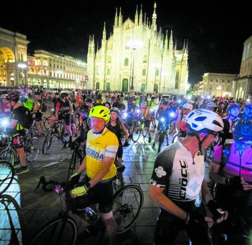 In bici di notte, dal Duomo fino al Lago