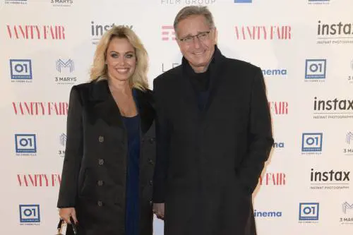 Le televendite, i tre figli, il tradimento, le case separate: la storia d'amore tra Paolo Bonolis e Sonia Bruganelli