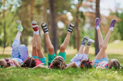 https://img.ilgcdn.com/sites/default/files/styles/md/public/foto/2025/06/13/bambini_estate_prato_storyblocks.jpg?_=1749812403