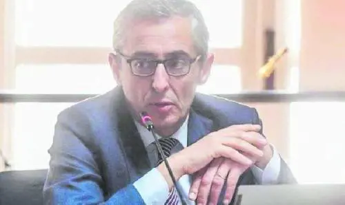Si muove il Csm. Ma lui smentisce