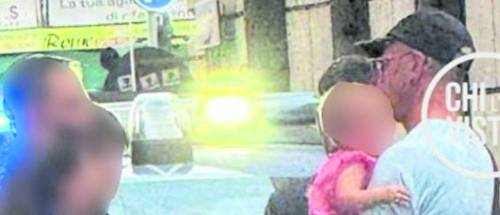 L'americano arrestato con la piccola in braccio durante un controllo
