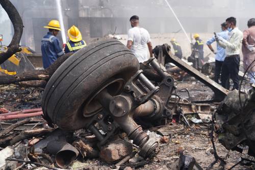 https://img.ilgcdn.com/sites/default/files/styles/md/public/foto/2025/06/15/1749999852-air-india.jpg?_=1749999852