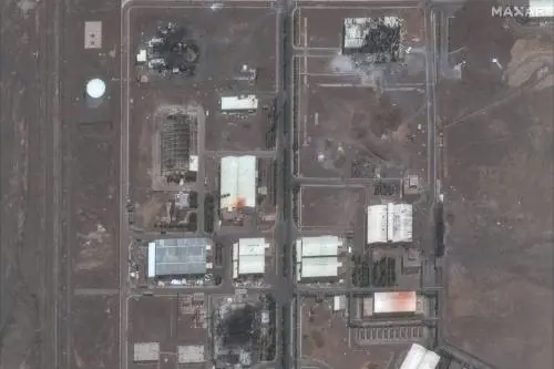Le immagini satellitari del sito nucleare di Natanz danneggiato da Israele
