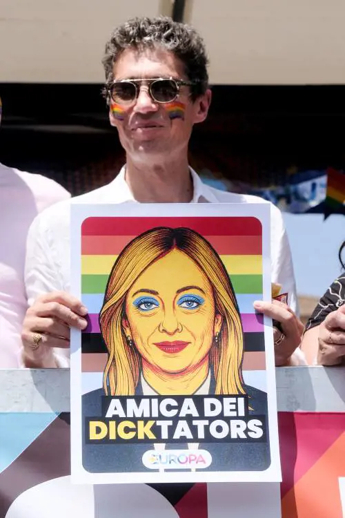 "Roba indegna volgare, sessista e insultante”. Calenda a tutto spiano contro Magi